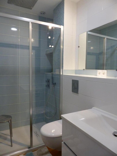 Bathroom 4, Aux Baboteurs GDF, Allier