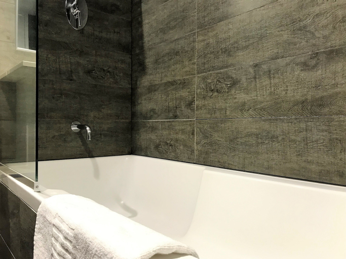 Bathroom 5, S&P Apartments - Albert St, Brisbane