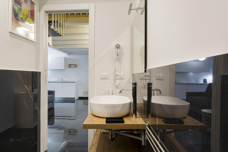 Room 4, Atelier Apartments - Yellow by Wonderful Italy, Genova
