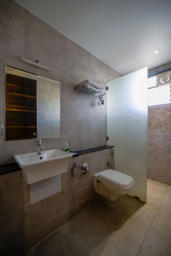 Bathroom 4, Hotel President Cottage Resort, Jalgaon