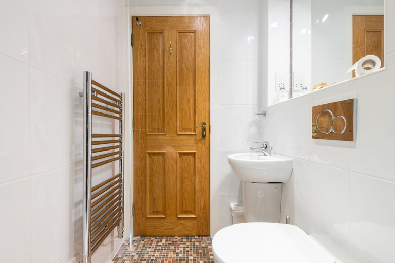 Bathroom 3, 138 North Street, Fife