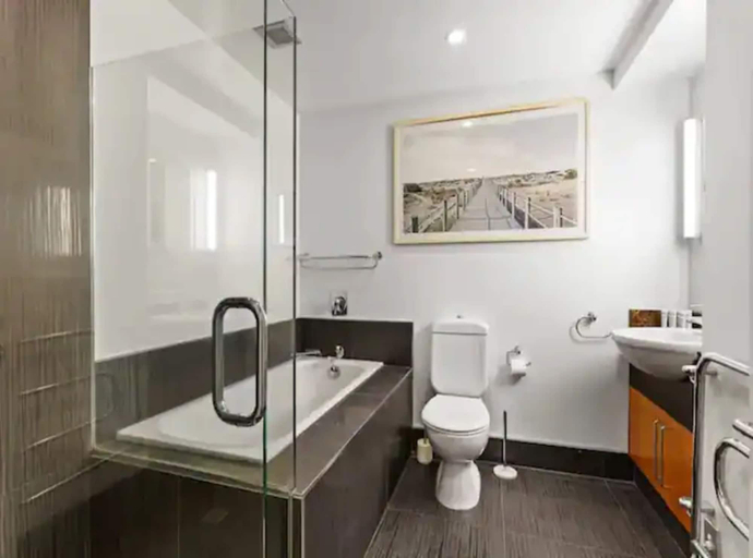 Bathroom, Spacious Apartment On Akl Viaduct With Balcony!, Waitakere