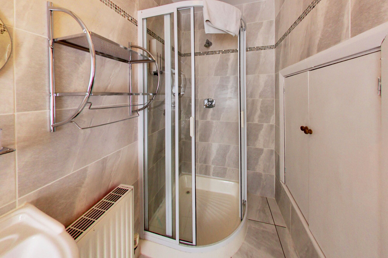 Bathroom 4, Robin Hill House