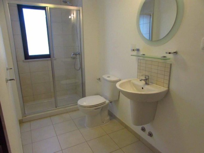 Bathroom 4, 2 Bedrooms 2 Bathrooms Pool View Apartment