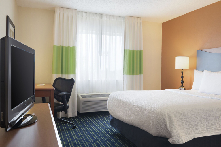 Bedroom 3, Fairfield Inn Middletown Monroe, Butler