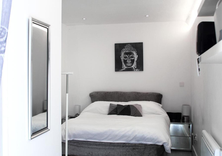 Bedroom 3, Beautiful 1-bed Studio in Uxbridge, London, London