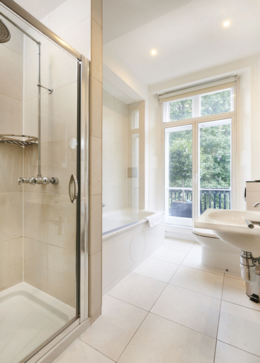 Bathroom 4, Tophams Hotel, London
