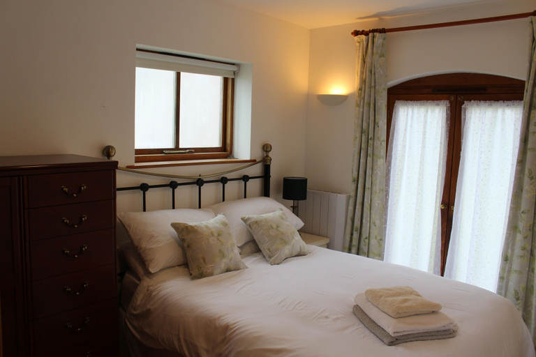 Bedroom 2, Holly Lodge, Nottinghamshire
