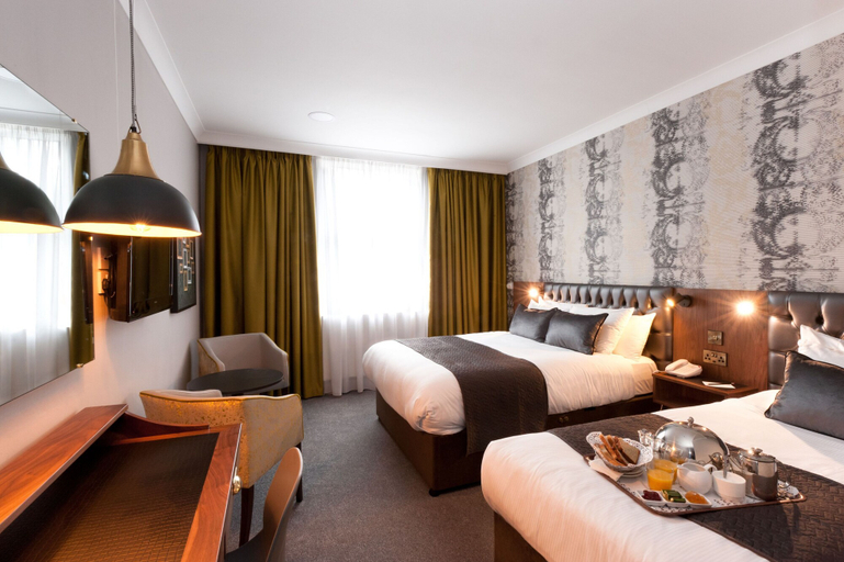 Bedroom 2, Majestic Hotel
