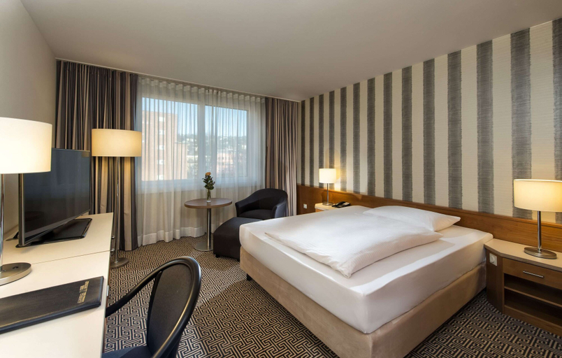 Bedroom 4, Maritim Hotel Stuttgart, Stuttgart