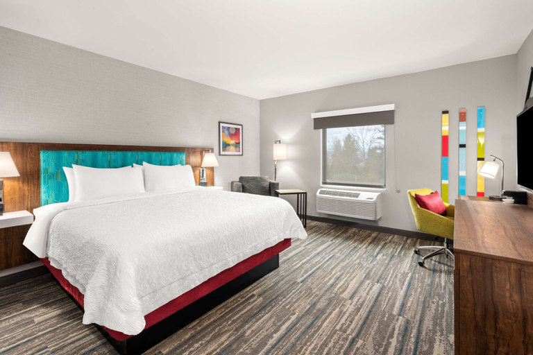 Bedroom 3, Hampton Inn & Suites Portland Tigard, Washington