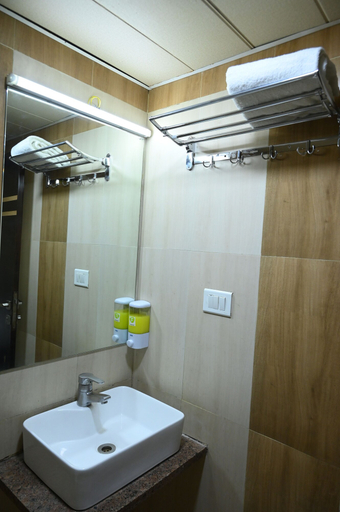 Bathroom, Fressotel Serene, Bangalore
