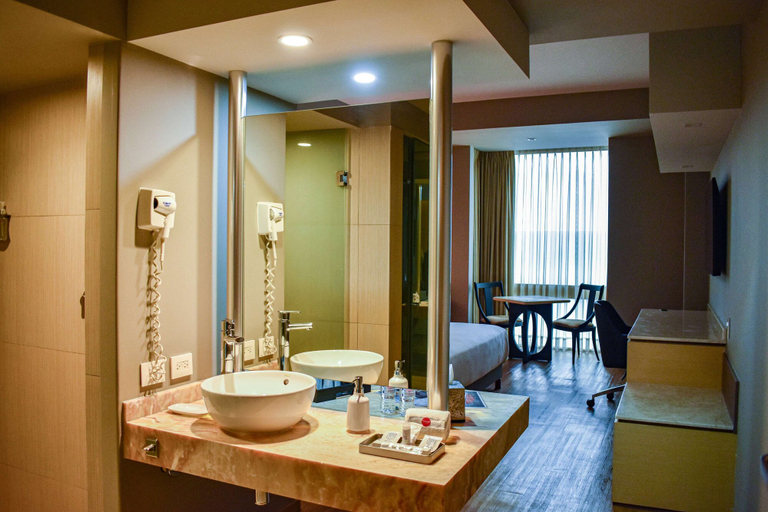 Bathroom 4, Ramada by Wyndham Mexico City Santa Fe, Mexico City