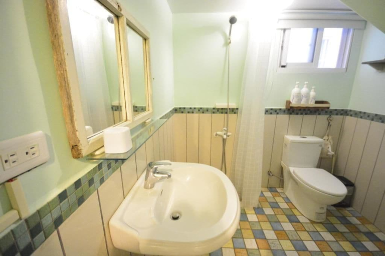 Bathroom 5, Minami Kaze Homestay, Penghu