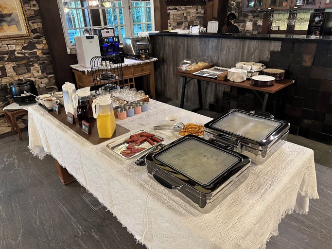 Food & Drinks 4, Senboard Manor, Nantou