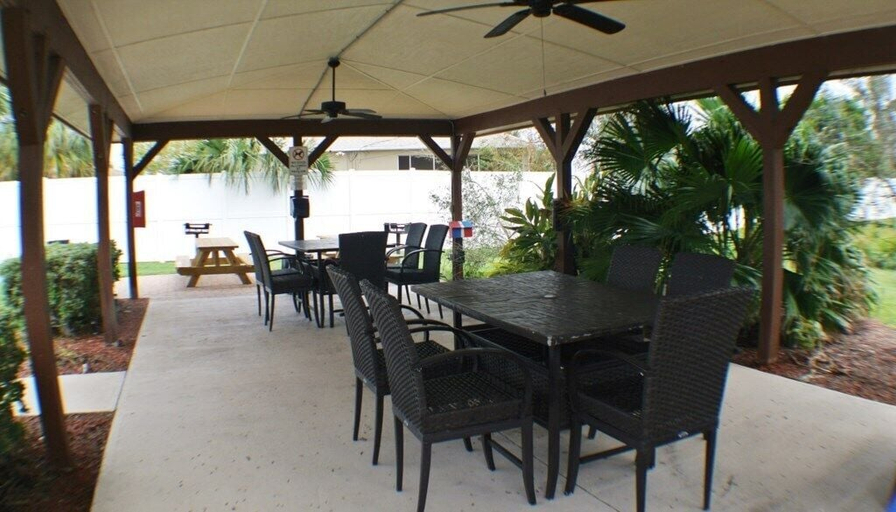 Food & Drinks, Ocean Village Club I35, Saint Johns