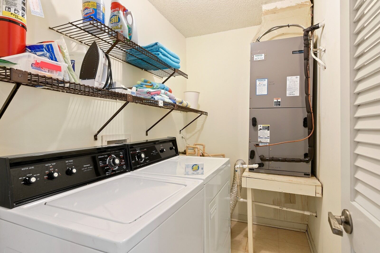 Bathroom 5, 81 Tifton, Saint Johns