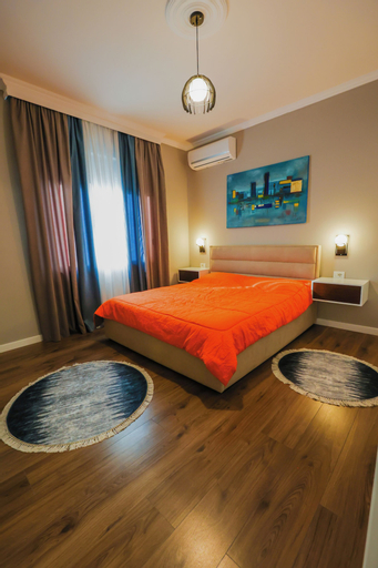 Edea's Apartment, Korçës