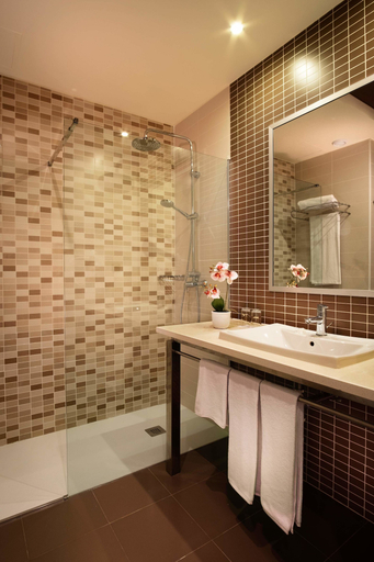 Bathroom 5, Elba Costa Ballena Beach & Thalasso Resort, Cádiz