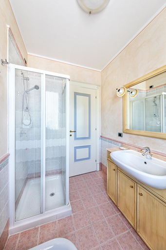 Bathroom 4, I Mosaici 3 in Sirmione, Brescia