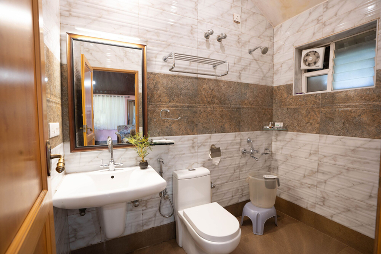 Bathroom 4, Green Nest Resort, The Nilgiris