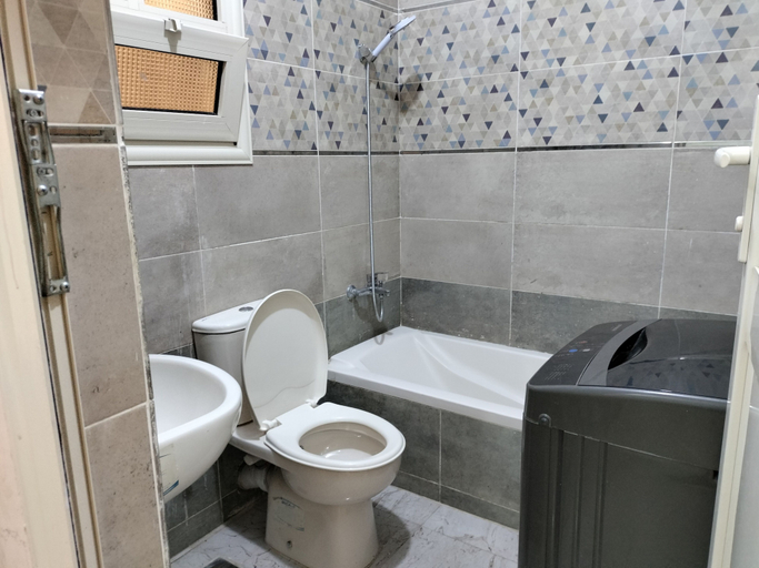 Bathroom 4, Joy Apartments, Qasr an-Nil