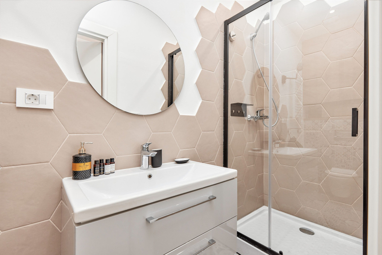 Bathroom 3, Kotor Nest