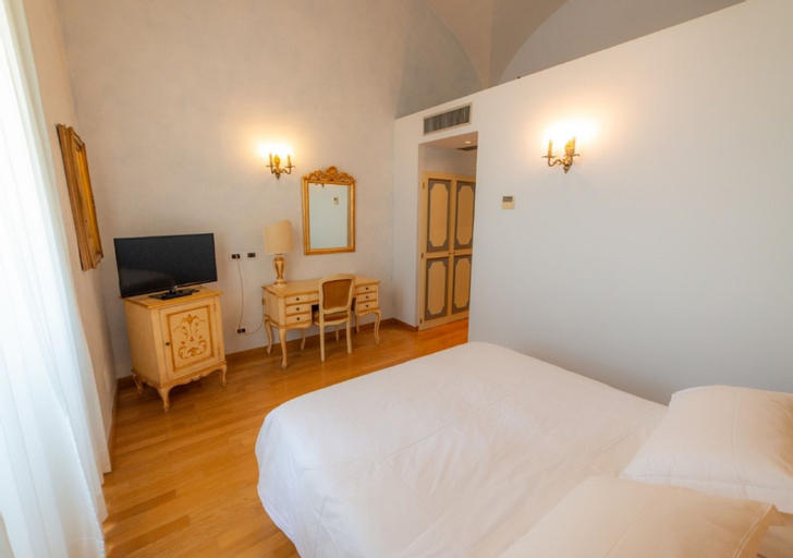 Bedroom 15
