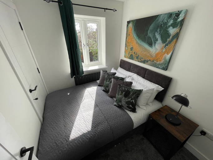 Others 4, Brand New High Spec House with parking Wi-Fi (B) by HAFH, Staffordshire