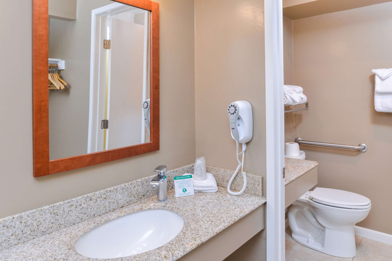 Bathroom 4, Svendsgaard's Danish Lodge Americas Best Value Inn, Santa Barbara