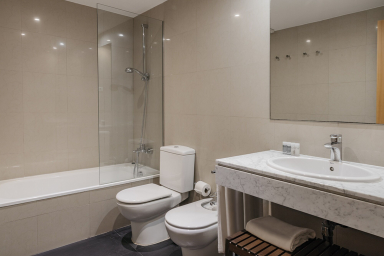 Bathroom 5, Villarroel Apartments Barcelona, Barcelona