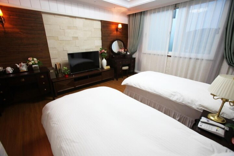 Bedroom 2, Happiness CC Hotel, Naju