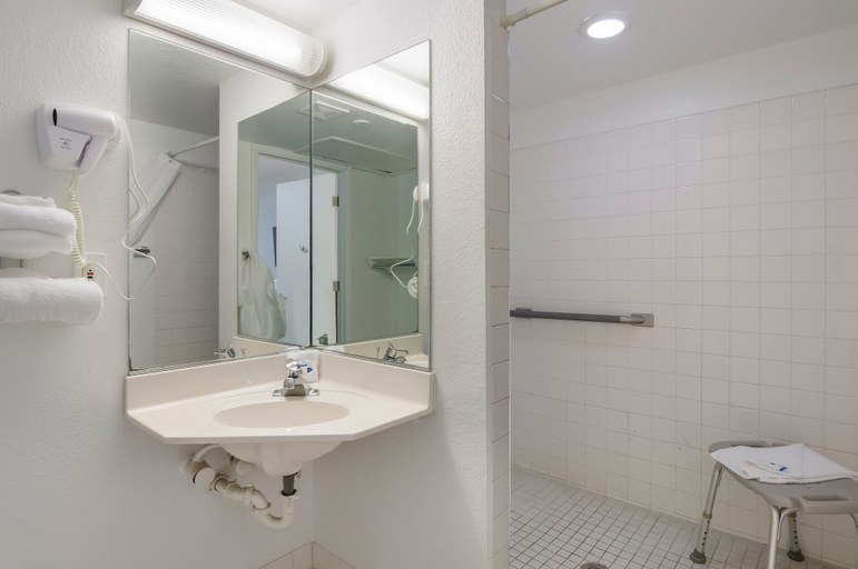 Bathroom 5, Rodeway Inn Greeley, Weld