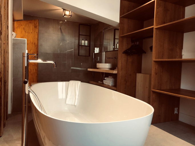 Bathroom 4, Terra-Beka Lodge, Haute-Savoie