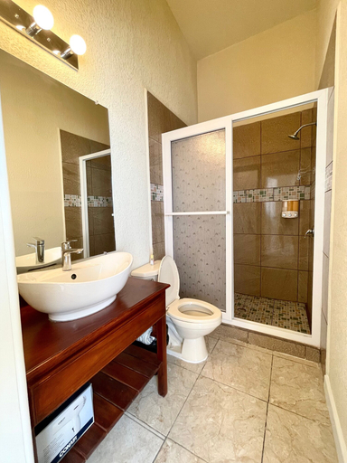 Bathroom 3, Lunas View Hotel and Restaurant, Roatán
