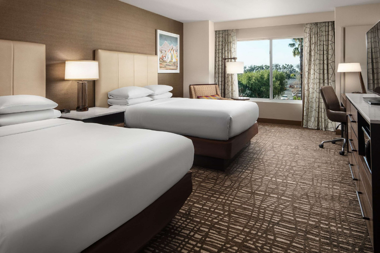 Bedroom 3, DoubleTree by Hilton Ontario Airport, San Bernardino