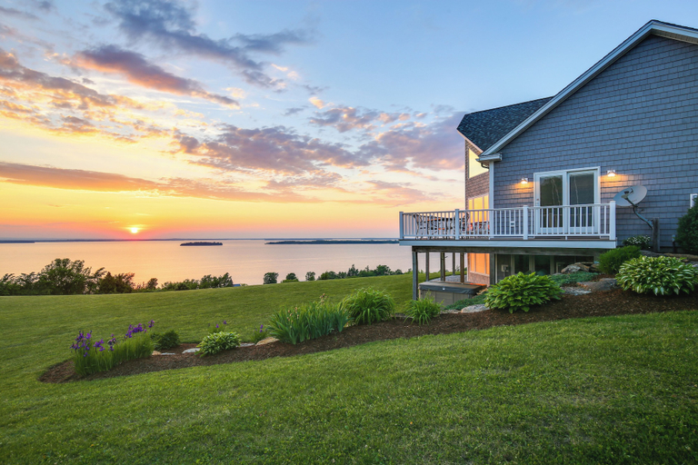 Others 1, Lake View Champlain Home w/ Hot Tub & Sauna!, Franklin
