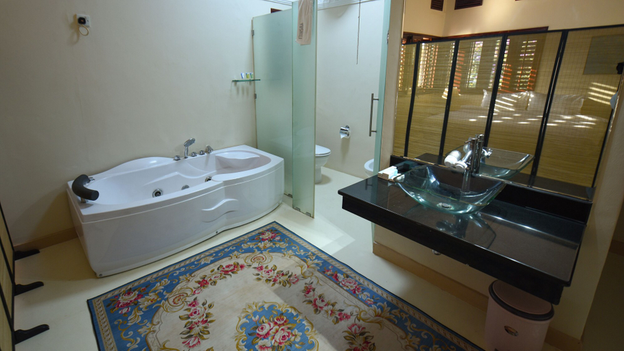 Bathroom 3, Yushili Hotel & Restaurant, Kampala