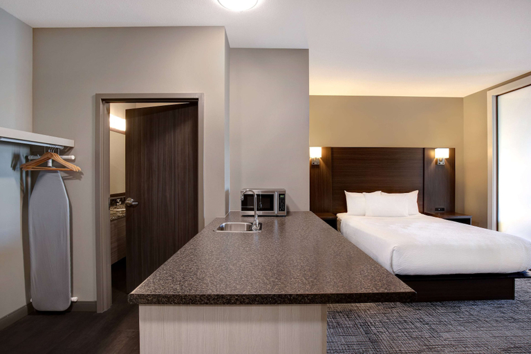 Bedroom 3, Days Inn & Suites by Wyndham Warman, Division No. 11