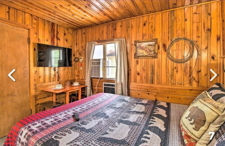 Bedroom 3, Hidden Rest Cabins & Resort, Navajo