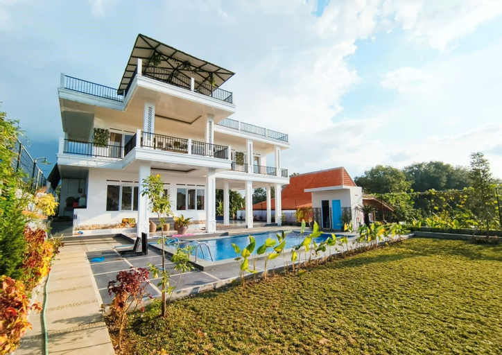 Villa Cisarua KB Isyana by Puncak Go Villas, Bogor