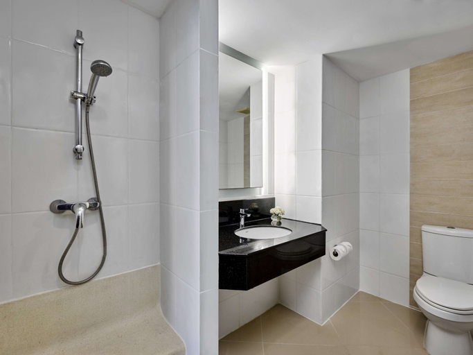 Bathroom 11