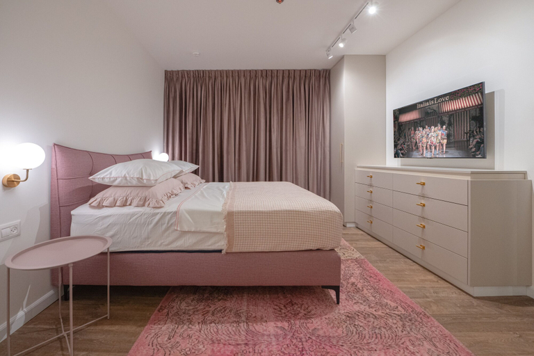 Bedroom 3, Tripel-A
