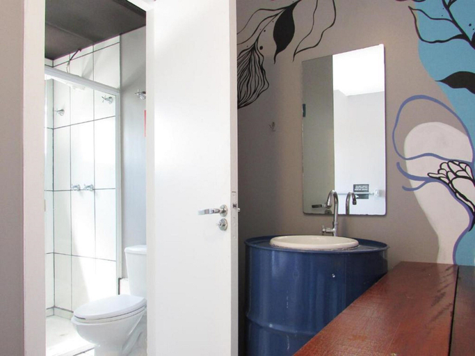 Bathroom 3, Tetris Container Hostel, Foz do Iguaçu