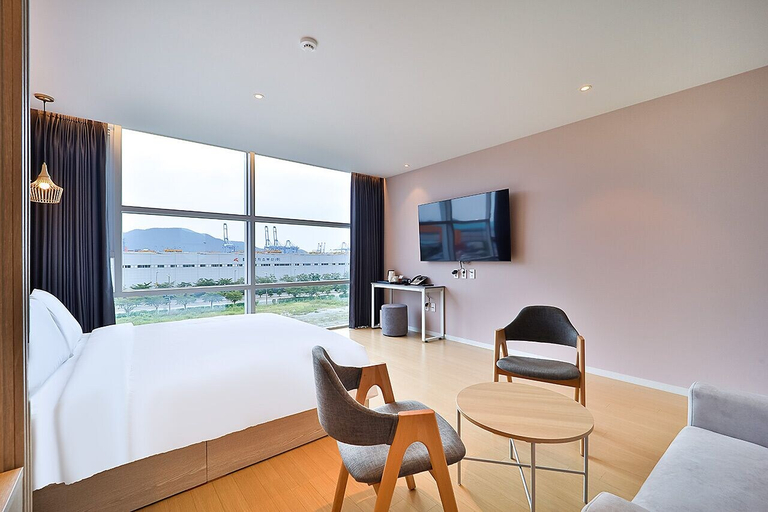 Bedroom 2, Browndot Busan Newport Signature, Jinhae