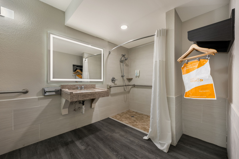 Bathroom 5, Quality Inn Gadsden – Attalla, Etowah