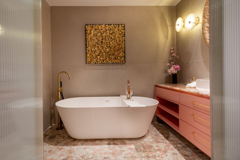 Bathroom 4, Tripel-A