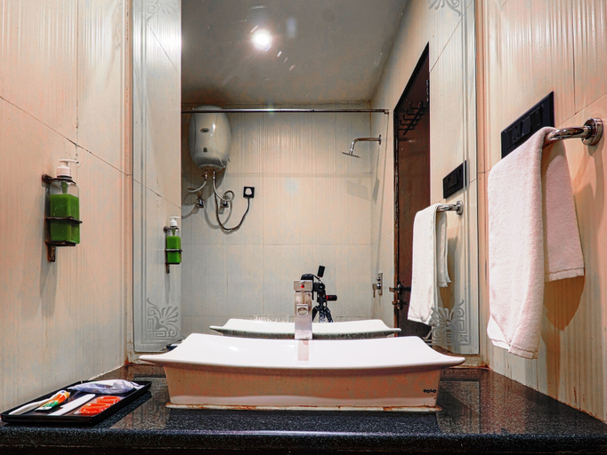 Bathroom 4, Hotel Grand Shiva, Hardwar