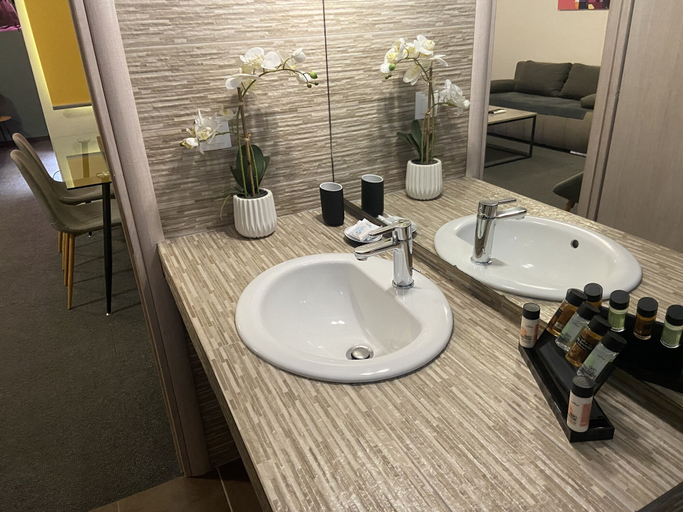 Bathroom 3, Connect Suites, Attica