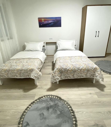 Bedroom 2, Nessi Apartment, Priština